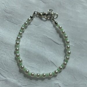 Elegant Pearl and Green Beaded Bracelet
